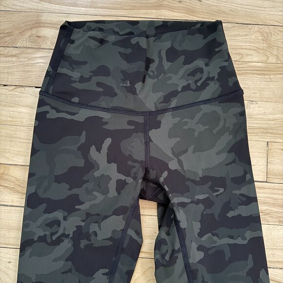 Lululemon Wunder Under Crop, Green Camo Luxtreme, Size 2 - Picture 2 of 6